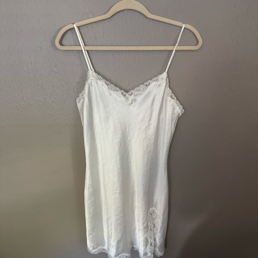 VINTAGE VICTORIA'S SECERET White Slip Dress Nightgown Size Medium